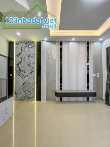 NHÀ LẦU DIỆN TÍCH RỘNG HẺM NGUYỄN VĂN LINH - CÁCH LỘ 40M KHOẢNG 1KM - 4