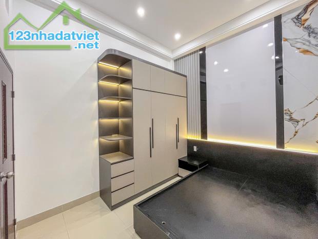 NHÀ LẦU DIỆN TÍCH RỘNG HẺM NGUYỄN VĂN LINH - CÁCH LỘ 40M KHOẢNG 1KM - 2