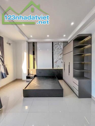 NHÀ LẦU DIỆN TÍCH RỘNG HẺM NGUYỄN VĂN LINH - CÁCH LỘ 40M KHOẢNG 1KM - 1