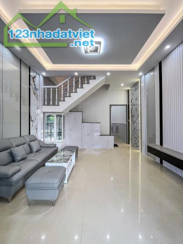 NHÀ LẦU DIỆN TÍCH RỘNG HẺM NGUYỄN VĂN LINH - CÁCH LỘ 40M KHOẢNG 1KM