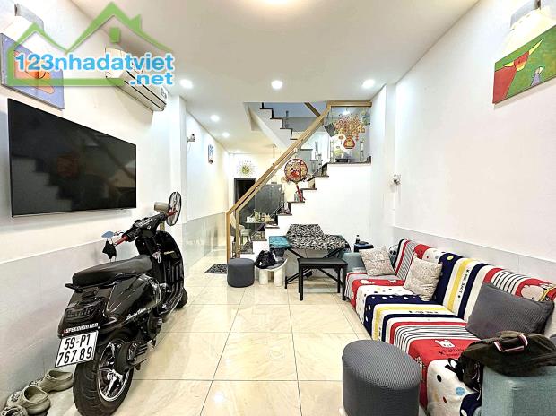 RẺ HIẾM !!! CHỈ 7 TỶ X TL TỐT - LÝ THƯỜNG KIỆT QUẬN 10 KHU VIP - XE HƠI ĐẾN NHÀ 50M2 3 LẦU