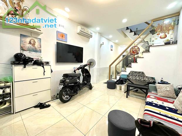 RẺ HIẾM !!! CHỈ 7 TỶ X TL TỐT - LÝ THƯỜNG KIỆT QUẬN 10 KHU VIP - XE HƠI ĐẾN NHÀ 50M2 3 LẦU - 1