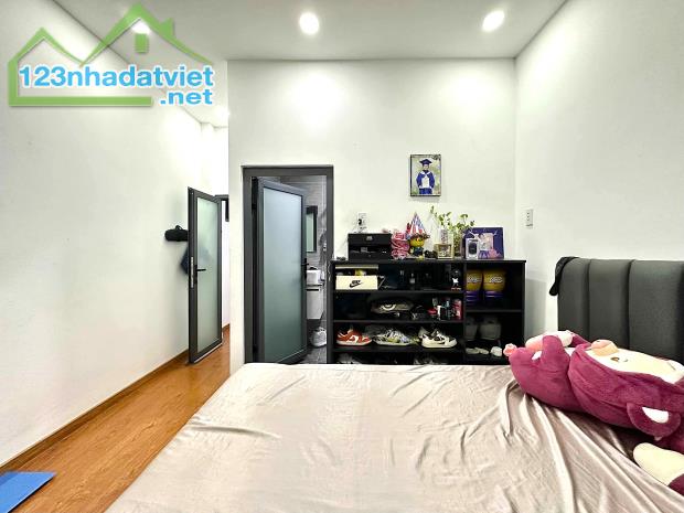 RẺ HIẾM !!! CHỈ 7 TỶ X TL TỐT - LÝ THƯỜNG KIỆT QUẬN 10 KHU VIP - XE HƠI ĐẾN NHÀ 50M2 3 LẦU - 2