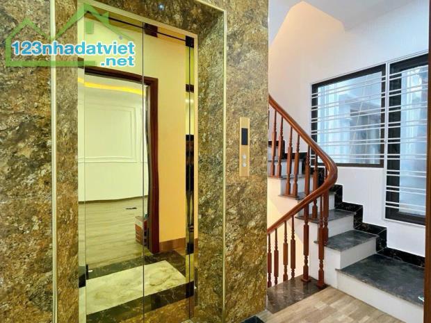 8.75 tỷ nhà Pháo Đài Láng Đống Đa mới tinh 60m ra ô tô 6 tầng thang máy 36m2, ở + cho thuê
