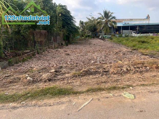 BÁN GẤP LÔ ĐẤT MẶT TIỀN GIÁ RẺ,SHR,185m2 FULL THỔ CƯ