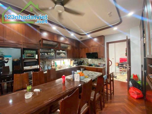 Bán nhà mặt phố Hào Nam giao thông thuận lợi  Vừa ở vừa Kinh doanh DT 56m 5 Tầng Giá 37,5 - 3