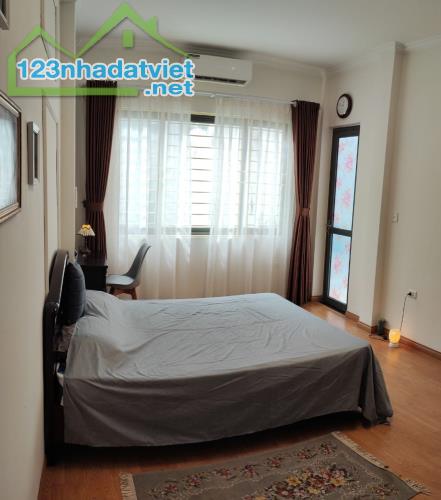 Bán nhà mặt phố Hào Nam giao thông thuận lợi  Vừa ở vừa Kinh doanh DT 56m 5 Tầng Giá 37,5 - 4