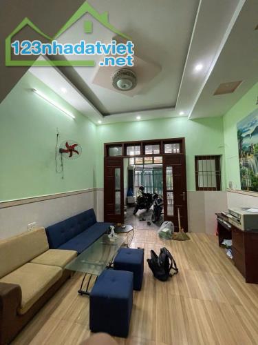 Bán nhà Trung Mỹ Tây 13, gần Tô Ký Tower, HXH chỉ 6.29 tỷ.