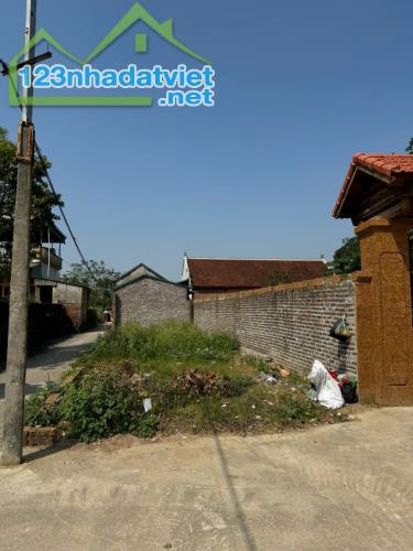 BÁN LÔ ĐẤT YÊN MỸ – CÓ SÂN RỘNG TRƯỚC NHÀ – GIÁ TỐT
Diện tích: 100,4m² - 2