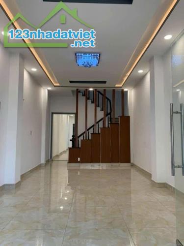 MẶT TIỀN TÊN LỬA 4 X 20M- 4 TẦNG- DÒNG TIỀN SẴN 25TR- GIÁ 17.9 TỶ.