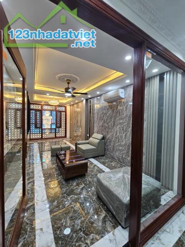 Bán nhà Hoàng Như Tiếp, 6 tầng thang máy, đủ nội thất, gần phố, DT 45m2 nở hậu - 1