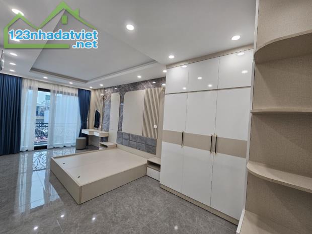 Bán nhà Hoàng Như Tiếp, 6 tầng thang máy, đủ nội thất, gần phố, DT 45m2 nở hậu - 3