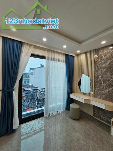 Bán nhà Hoàng Như Tiếp, 6 tầng thang máy, đủ nội thất, gần phố, DT 45m2 nở hậu - 4