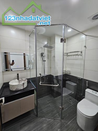 Bán nhà Hoàng Như Tiếp, 6 tầng thang máy, đủ nội thất, gần phố, DT 45m2 nở hậu - 5