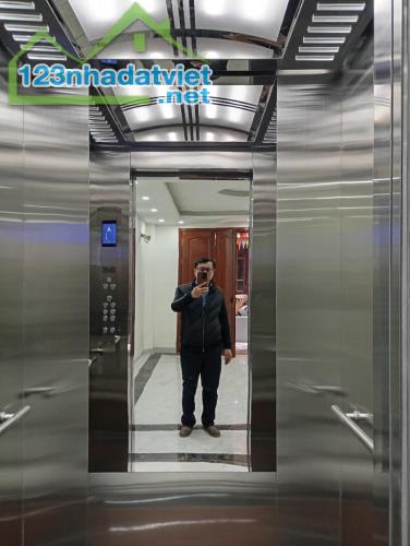 Hiếm- Tây Hồ- Ngõ 603 Lạc Long Quân- 7 tầng thang máy- Mặt tiền 4m- Sổ nở hậu- 8.75 tỷ - 2