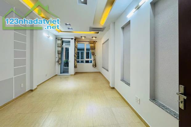 Bán nhà Nguyễn Trọng Tuyển, Xe hơi, 39m² (3.5m hậu 4.2m, dài 10.2m) - Giá 7.9 tỷ TL - 4