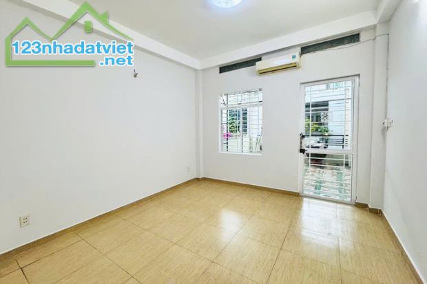 Bán nhà Nguyễn Trọng Tuyển, Xe hơi, 39m² (3.5m hậu 4.2m, dài 10.2m) - Giá 7.9 tỷ TL - 1