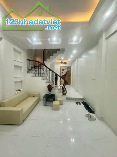 Nhà đẹp Đống Đa ,Kinh doanh, DT 40m, 5 Tầng , giá 10,8 Tỷ