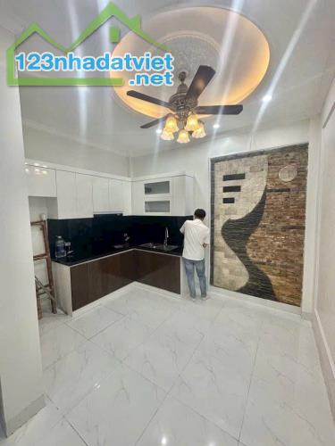 Nhà đẹp Đống Đa ,Kinh doanh, DT 40m, 5 Tầng , giá 10,8 Tỷ - 3
