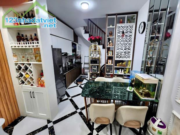BÁN NHÀ LẠC LONG QUÂN - TÂY HỒ- 7.65 TỶ - 32M/6 TẦNG - 50M RA Ô TÔ QUAY ĐẦU - 1