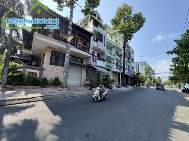 BIỆT THỰ GỖ LIM - TRUNG TÂM XA HOA QUẬN 6 NGAY BÌNH PHÚ  - ĐẲNG CẤP THƯỢNG LƯU.