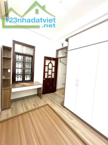 BÁN NHÀ THỊNH QUANG – ĐỐNG ĐA GẦN PHỐ THÁI THỊNH, 2 THOÁNG, NGÕ RỘNG, 5 TẦNG NỘI THẤT ĐẸP. - 2