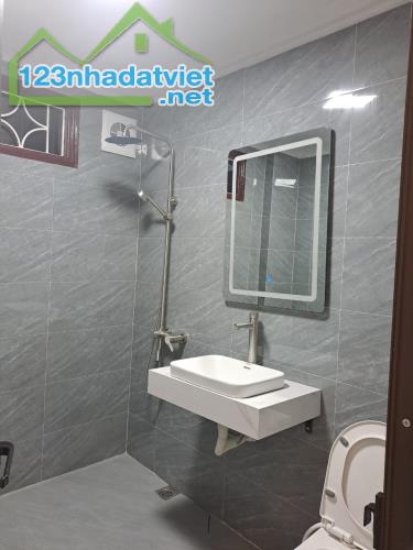 BÁN NHÀ THỊNH QUANG – ĐỐNG ĐA GẦN PHỐ THÁI THỊNH, 2 THOÁNG, NGÕ RỘNG, 5 TẦNG NỘI THẤT ĐẸP.