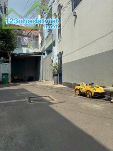 CĂN GÓC 4 Tầng DTSD: 130m2 - HẺM XE HƠI - 3PN.4WC - GÒ VẤP - Giá 6,75Tỷ - 1
