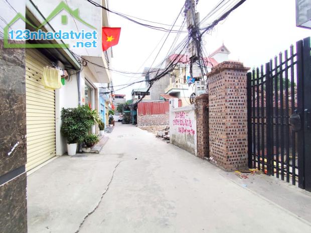 83m đất tuyến 2 Khúc Thừa Dụ, sát mặt đường, Giá 3.8 tỉ, ngõ ô.tô