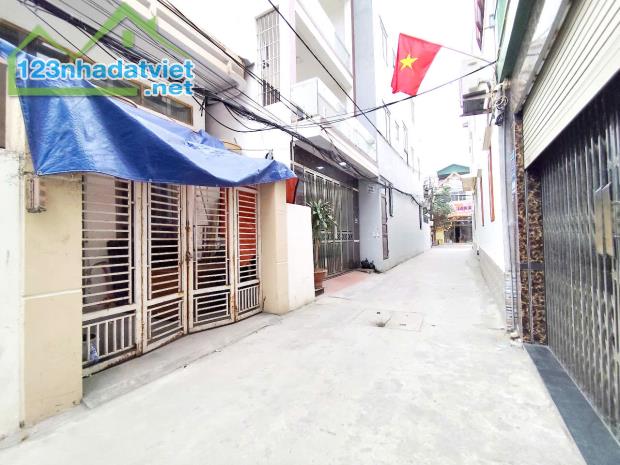 83m đất tuyến 2 Khúc Thừa Dụ, sát mặt đường, Giá 3.8 tỉ, ngõ ô.tô - 1