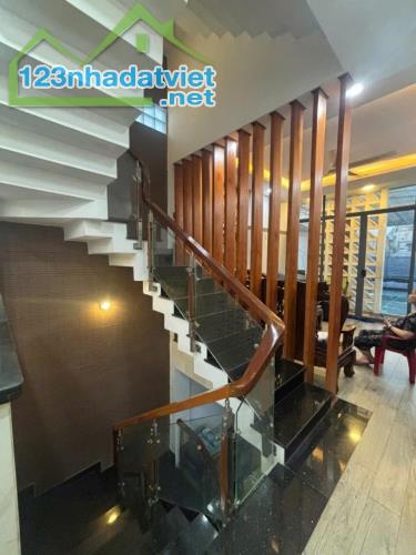 BÁN TOÀ NHÀ 6 TẦNG MẶT TIỀN NGUYỄN VĂN QUÁ 4X 20M NHỈNH 11 TỶ