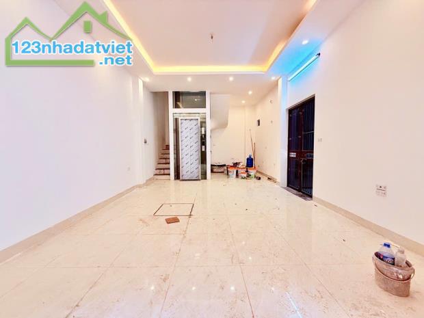 bán nhà khuong trung thanh xuân cực rộng- Ô tô Gần