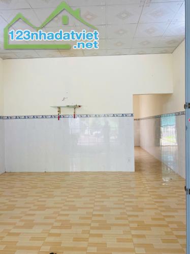 Nhà mặt tiền, 162m có sẵn thổ cư đường ô tô tải