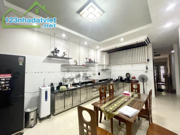 HẺM 9M Ô TÔ ĐẬU NGÀY ĐÊM - 3 TẦNG - 82M2 - KHU ĐỒNG BỘ VIP SÂN BAY - NGAY BỆNH VIỆN 175 - 3