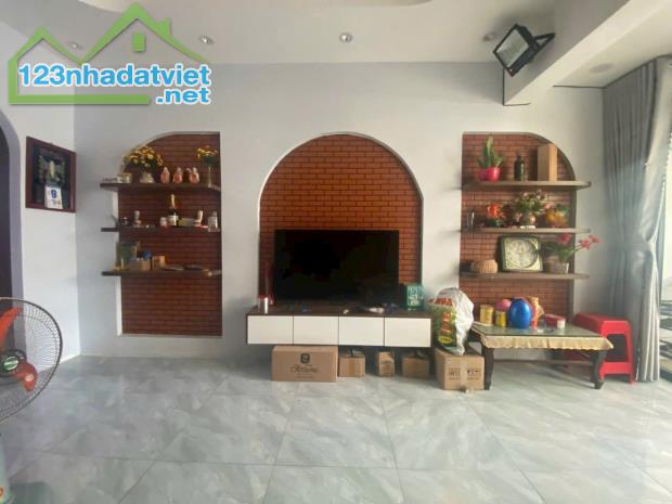 BÁN NHÀ ĐẸP MẶT TIỀN GIÁ RẺ ,GẦN CHỢ,ĐƯỜNG TRƯỚC NHÀ 6MCần bán nhà mặt tiền mới đẹp 1 trệt - 1