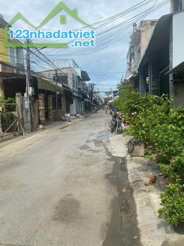 BÁN NHÀ ĐẸP MẶT TIỀN GIÁ RẺ ,GẦN CHỢ,ĐƯỜNG TRƯỚC NHÀ 6MCần bán nhà mặt tiền mới đẹp 1 trệt - 3