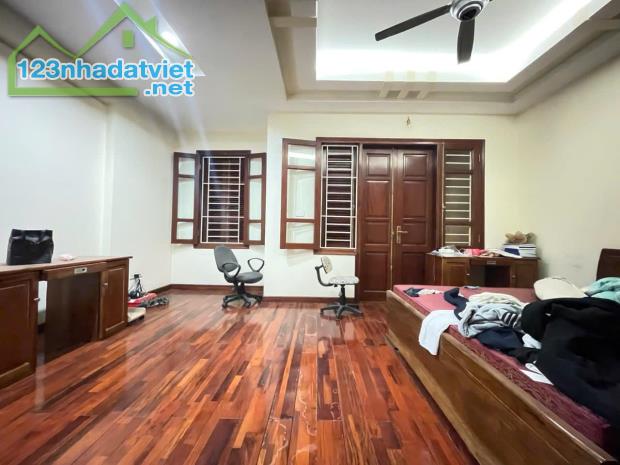 BÁN BIỆT THỰ 4 TẦNG HOÀNG MAI, PHÂN LÔ CAO CẤP, ĐƯỜNG 3 ÔTÔ TRÁNH, MẶT TIỀN RỘNG, 2 THOÁNG - 4
