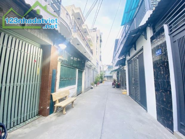 BÁN NHÀ LÔ GÓC 2 MẶT HẺM, HẺM XE TẢI, SÁT CHỢ, TRƯỜNG HỌC, DIỆN TÍCH 52M2, GIÁ CHỈ 5.6 TỶ. - 2