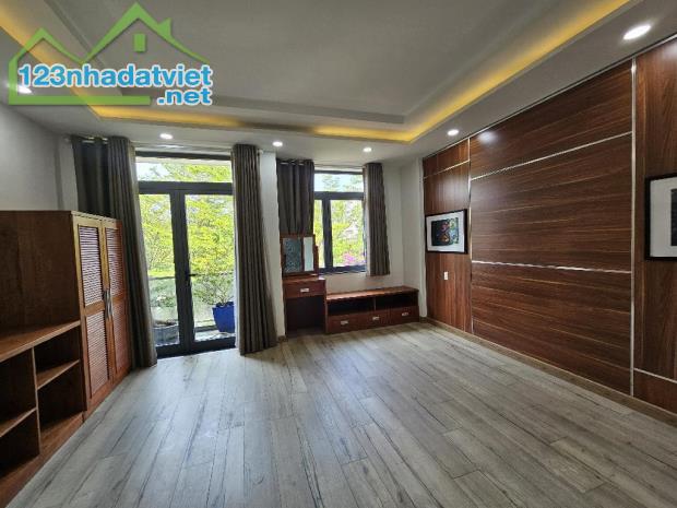 Mặt tiền kinh doanh ngay Lương Văn Can 6.5x30 chỉ 11 tỷ