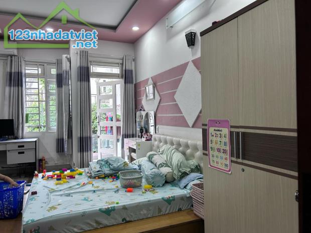 HẺM 8M XE TẢI TRÁNH - 4 TẦNG - 4M x 18M - NỘI THẤT ĐẸP - GẦN SIÊU THỊ EMART - CHỢ THẠCH ĐÀ - 1