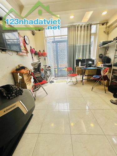 CHỈ 6.2 TỶ - QUẬN 10, CƯ XÁ ĐỒNG TIẾN - HẺM XE TẢI THÔNG - NHÀ 5 TẦNG BTCT HOÀN CÔNG ĐẦY - 2