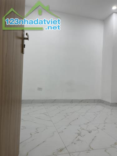 Cho thuê căn hộ CCMN Phố Khâm Thiên, Đống Đa 50m2, 2 ngủ, 8 Triệu ở gđ, nhóm ngoan - 2