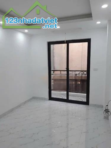 Cho thuê căn hộ CCMN Phố Khâm Thiên, Đống Đa 50m2, 2 ngủ, 8 Triệu ở gđ, nhóm ngoan - 1