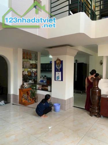 BIỆT THỰ GÓC 2 MT - LÝ PHỤC MAN, BÌNH THUẬN, Q7- DT: 133m²- Chỉ 14 TỶ TẶNG NỘI THẤT GỖ - 1