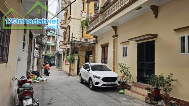 Bán nhà phân lô ô tô tránh phố Lạc Long Quân 26m2, 5 tầng lô góc 2 mặt tiền giá chỉ 7.4 tỷ
