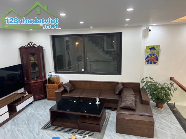 Chính chủ nhờ bán nhà Đội Cấn, Ba Đình, gần ô tô, 38m, 5 ngủ, 8tỷ