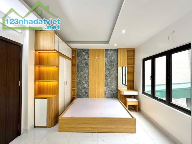 NGAY MẶT NGÕ 565 BÁT KHỐI - CHỦ CẦN THANH KHOẢN GẤP - HẠ CHÀO 300T -N.HÀ MỚI - TẶNG FULL N - 1