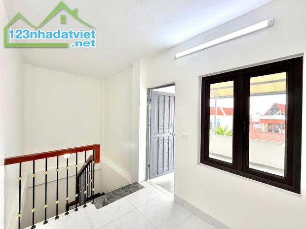 NGAY MẶT NGÕ 565 BÁT KHỐI - CHỦ CẦN THANH KHOẢN GẤP - HẠ CHÀO 300T -N.HÀ MỚI - TẶNG FULL N