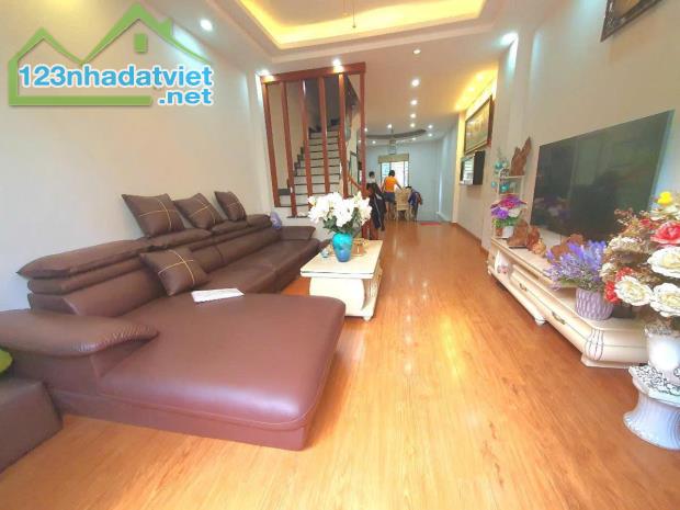 Bán nhà Láng Hạ Ngõ thông Ô tô tránh  kinh doanh sầm uất 02 thoáng diện tích rộng - 3