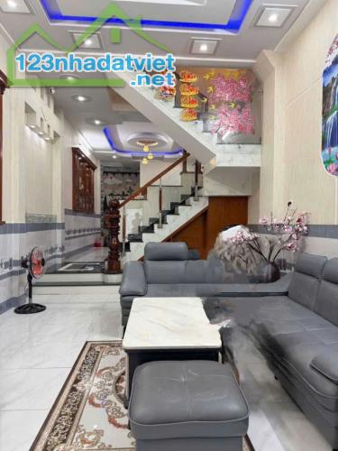SIÊU PHẨM NHÀ PHỐ, 90M2- 4 TẦNG-HUỲNH THỊ HAI, QUẬN 12- Ô TÔ NGỦ TRONG NHÀ, CHỈ NHỈNH 5 TỶ